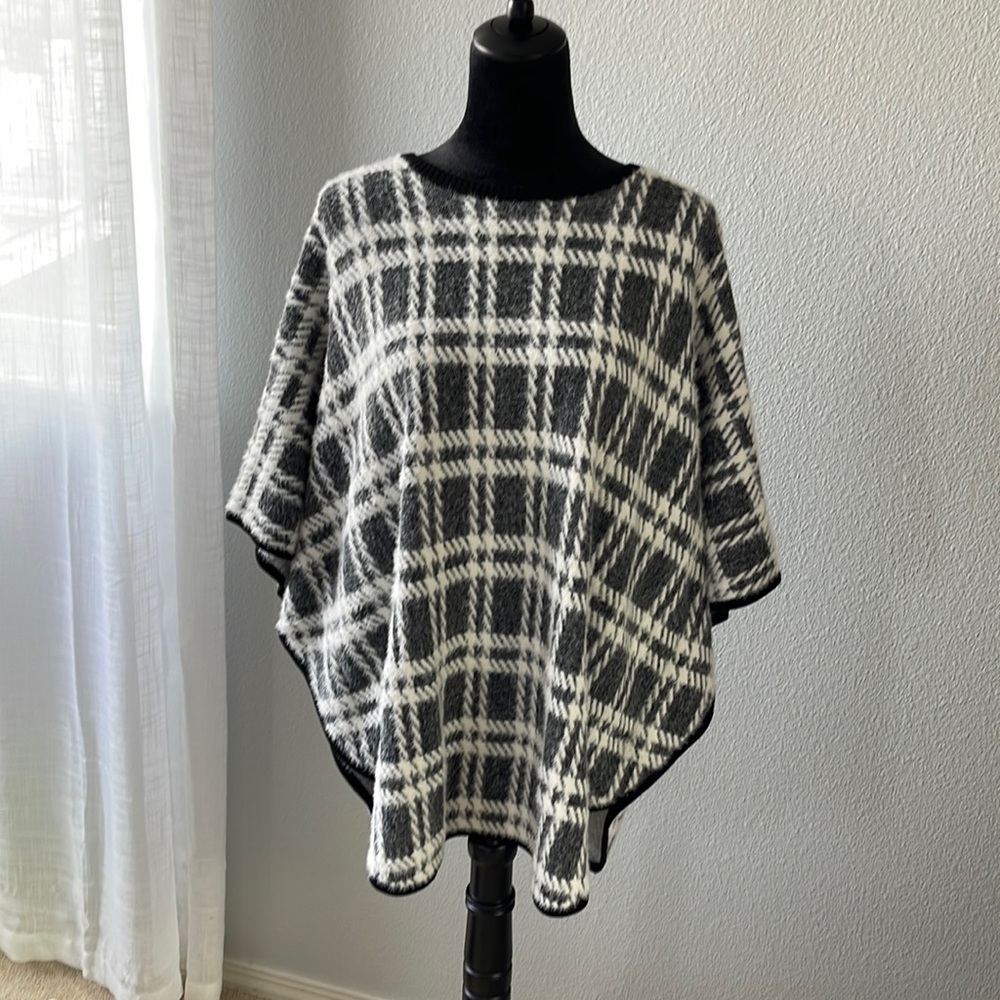 Chicos Sweater/poncho. Women’s XL Never worn, tags still on.